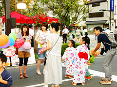 お花市にてサンタ募金活動